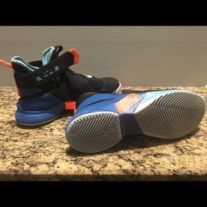 Men size 8 tennis shoes